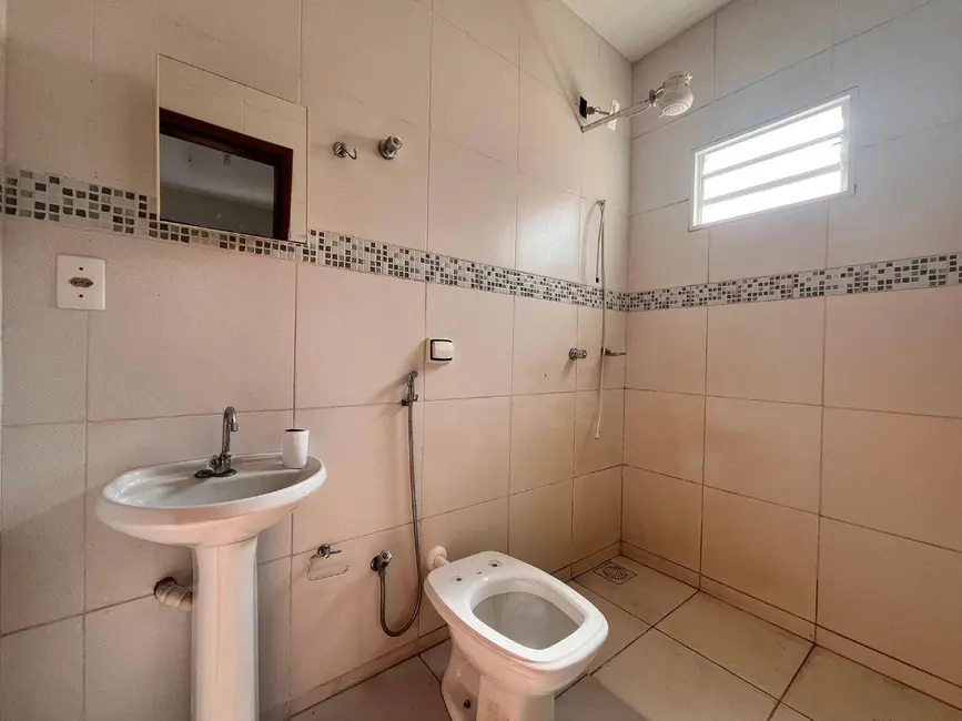 Foto 9 de Casa com 3 quartos para alugar, 330m2 em Anapolis - GO