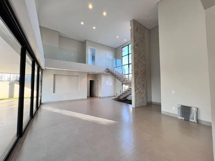 Foto 3 de Sobrado com 4 quartos à venda, 720m2 em Anapolis - GO