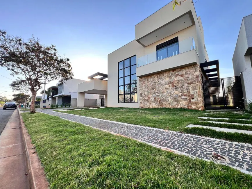 Foto 1 de Sobrado com 4 quartos à venda, 720m2 em Anapolis - GO