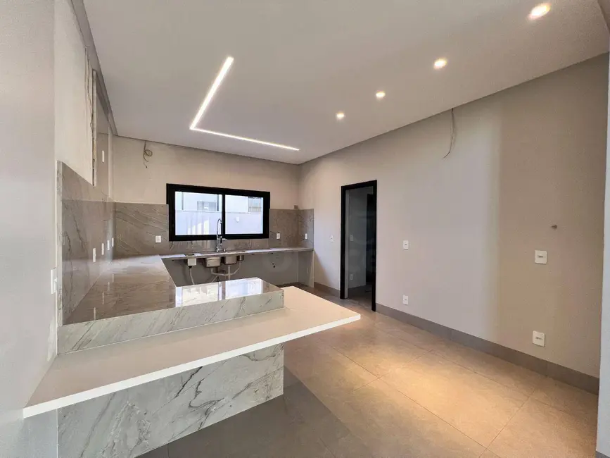 Foto 2 de Sobrado com 4 quartos à venda, 720m2 em Anapolis - GO