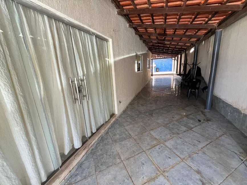 Foto 3 de Casa com 3 quartos à venda, 300m2 em Residencial Veneza, Anapolis - GO