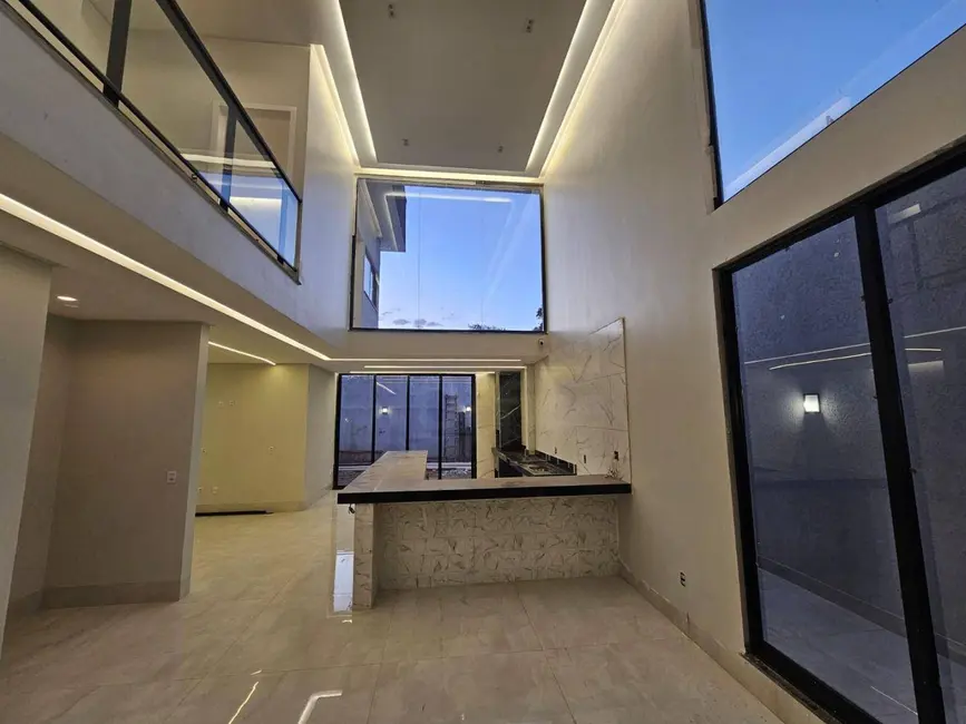 Foto 2 de Sobrado com 4 quartos à venda, 360m2 em Anápolis City, Anapolis - GO