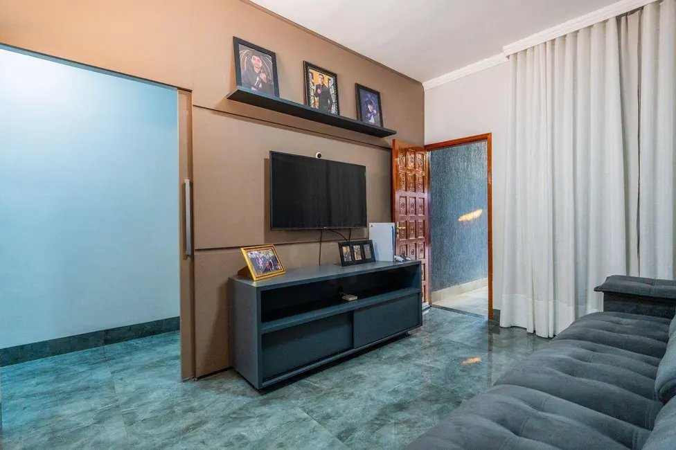 Casa com 3 quartos à venda, 300m2 em Parque Brasília 2ª Etapa, Anapolis - GO - imagem 4 Foto 4 de Casa com 3 quartos à venda, 300m2 em Parque Brasília 2ª Etapa, Anapolis - GO