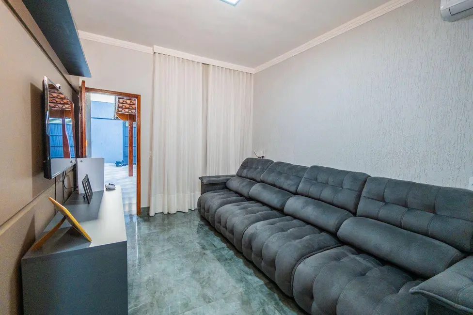 Casa com 3 quartos à venda, 300m2 em Parque Brasília 2ª Etapa, Anapolis - GO - imagem 3 Foto 3 de Casa com 3 quartos à venda, 300m2 em Parque Brasília 2ª Etapa, Anapolis - GO