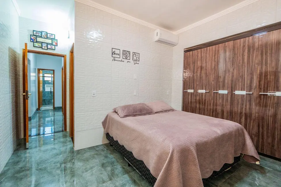 Casa com 3 quartos à venda, 300m2 em Parque Brasília 2ª Etapa, Anapolis - GO - imagem 7 Foto 7 de Casa com 3 quartos à venda, 300m2 em Parque Brasília 2ª Etapa, Anapolis - GO