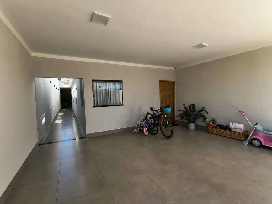 Foto 2 de Casa com 3 quartos à venda, 180m2 em Residencial Jardins do Lago, Anapolis - GO