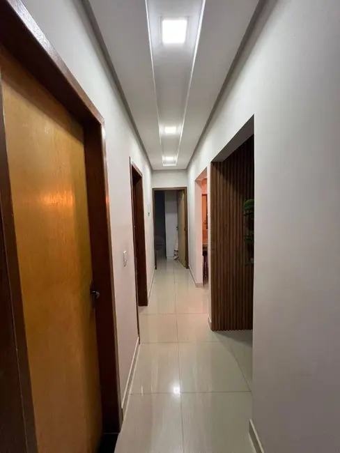 Casa com 3 quartos à venda, 300m2 em Jardim Flor de Liz, Anapolis - GO - imagem 2 Foto 2 de Casa com 3 quartos à venda, 300m2 em Jardim Flor de Liz, Anapolis - GO