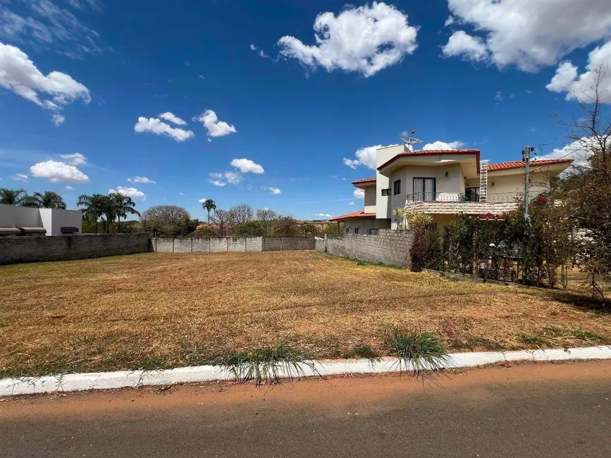 Foto 1 de Terreno / Lote à venda, 599m2 em Anapolis - GO