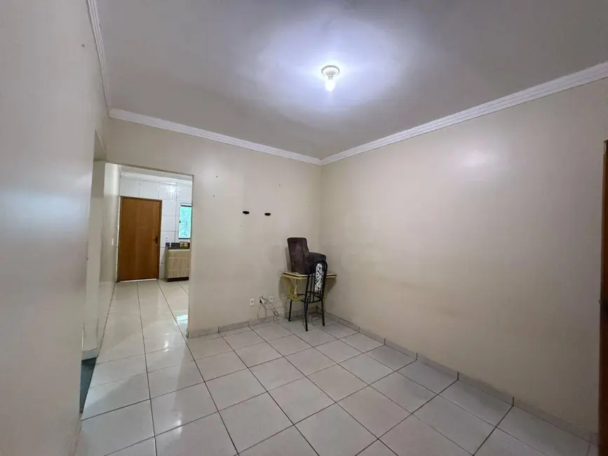 Casa com 3 quartos à venda, 200m2 em Santos Dumont, Anapolis - GO - imagem 3 Foto 3 de Casa com 3 quartos à venda, 200m2 em Santos Dumont, Anapolis - GO