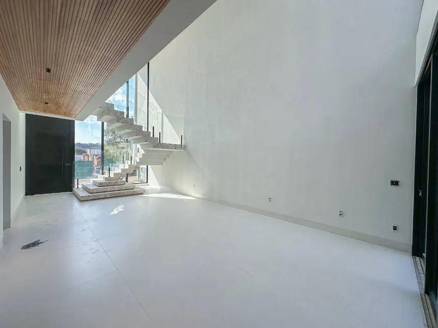 Sobrado com 4 quartos à venda, 432m2 em Anapolis - GO - imagem 3 Foto 3 de Sobrado com 4 quartos à venda, 432m2 em Anapolis - GO