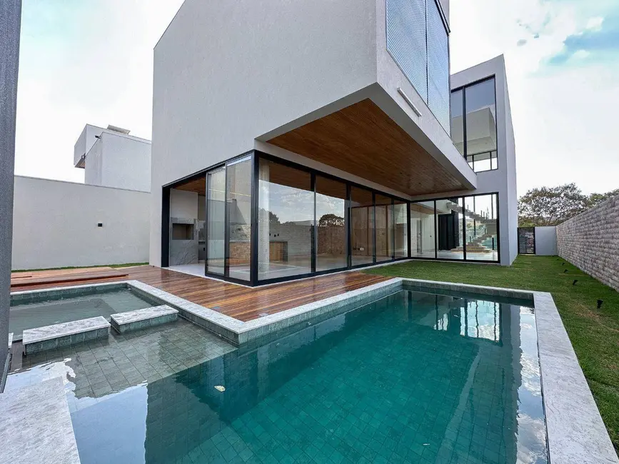 Sobrado com 4 quartos à venda, 432m2 em Anapolis - GO - imagem 2 Foto 2 de Sobrado com 4 quartos à venda, 432m2 em Anapolis - GO