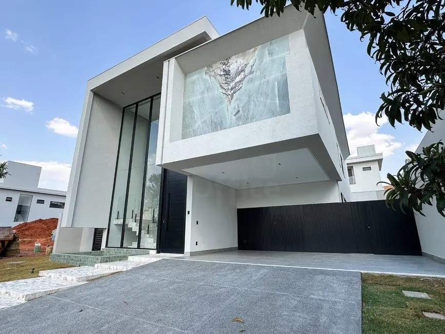 Sobrado com 4 quartos à venda, 432m2 em Anapolis - GO - imagem 1 Foto 1 de Sobrado com 4 quartos à venda, 432m2 em Anapolis - GO