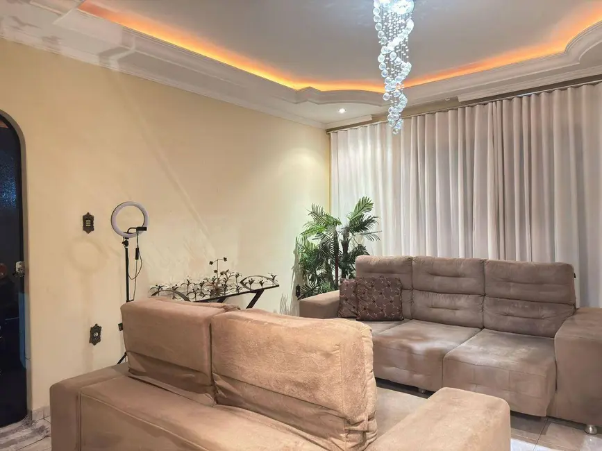 Foto 3 de Sobrado com 5 quartos à venda, 607m2 em Parque das Nações, Anapolis - GO