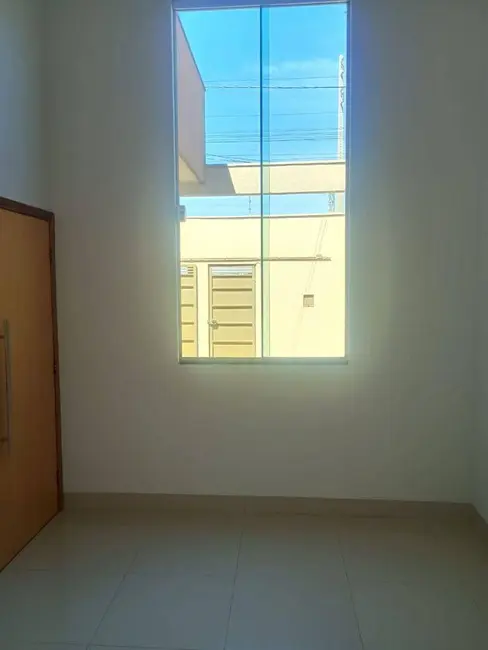 Casa com 3 quartos à venda, 150m2 em Residencial Flor do Cerrado, Anapolis - GO - imagem 3 Foto 3 de Casa com 3 quartos à venda, 150m2 em Residencial Flor do Cerrado, Anapolis - GO