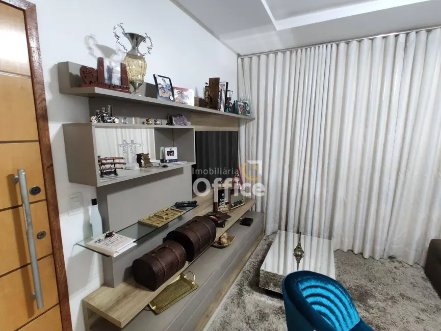 Foto 2 de Casa com 3 quartos à venda, 300m2 em Parque Brasília 2ª Etapa, Anapolis - GO