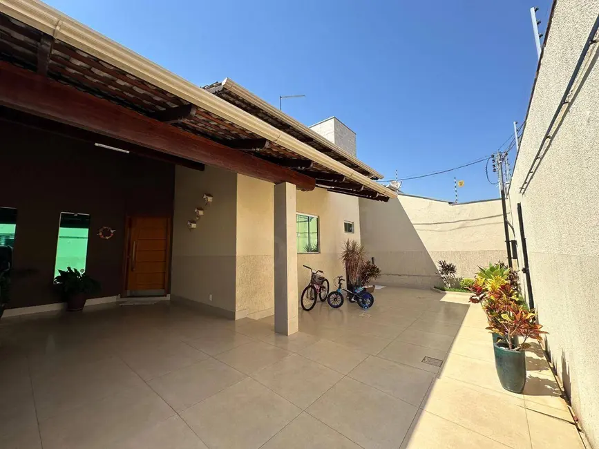 Casa com 3 quartos à venda, 300m2 em Parque Brasília 2ª Etapa, Anapolis - GO - imagem 3 Foto 3 de Casa com 3 quartos à venda, 300m2 em Parque Brasília 2ª Etapa, Anapolis - GO