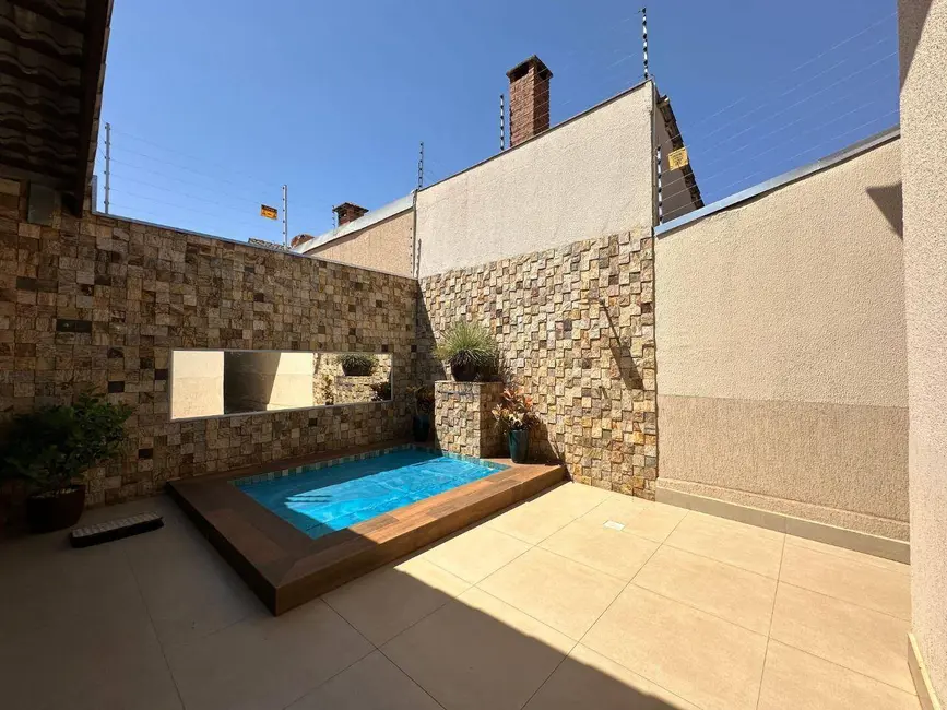 Casa com 3 quartos à venda, 300m2 em Parque Brasília 2ª Etapa, Anapolis - GO - imagem 2 Foto 2 de Casa com 3 quartos à venda, 300m2 em Parque Brasília 2ª Etapa, Anapolis - GO