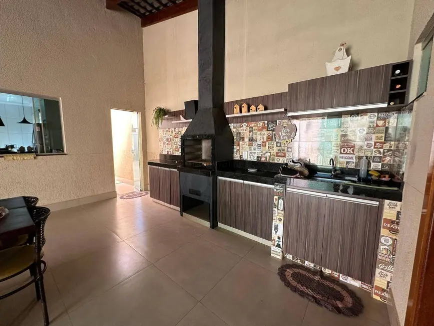 Casa com 3 quartos à venda, 300m2 em Parque Brasília 2ª Etapa, Anapolis - GO - imagem 1 Foto 1 de Casa com 3 quartos à venda, 300m2 em Parque Brasília 2ª Etapa, Anapolis - GO