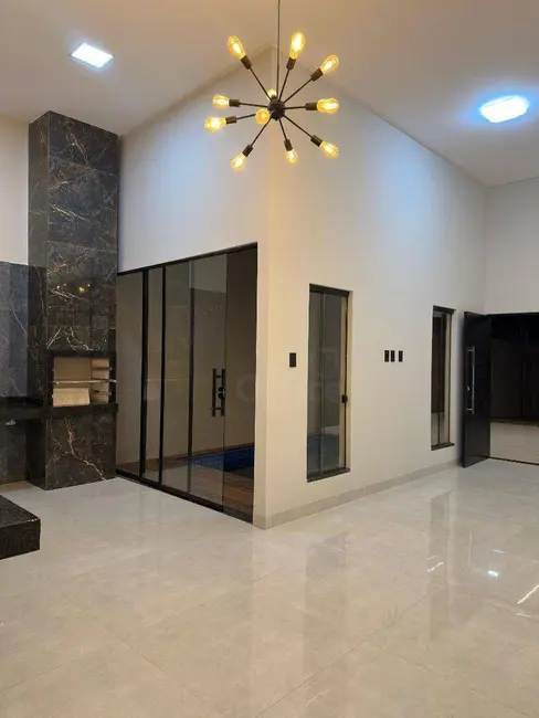 Casa com 3 quartos à venda, 211m2 em Anapolis - GO - imagem 1 Foto 1 de Casa com 3 quartos à venda, 211m2 em Anapolis - GO