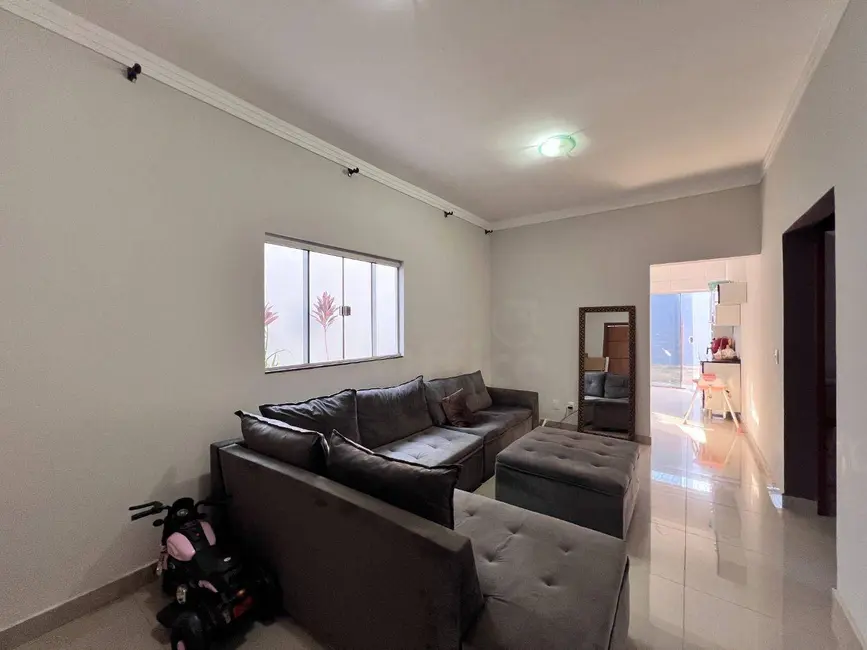 Casa com 3 quartos à venda, 300m2 em Residencial Buritis, Anapolis - GO - imagem 2 Foto 2 de Casa com 3 quartos à venda, 300m2 em Residencial Buritis, Anapolis - GO