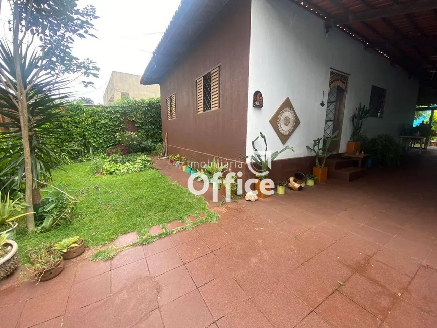 Foto 2 de Casa com 3 quartos à venda, 360m2 em Jardim Europa, Anapolis - GO