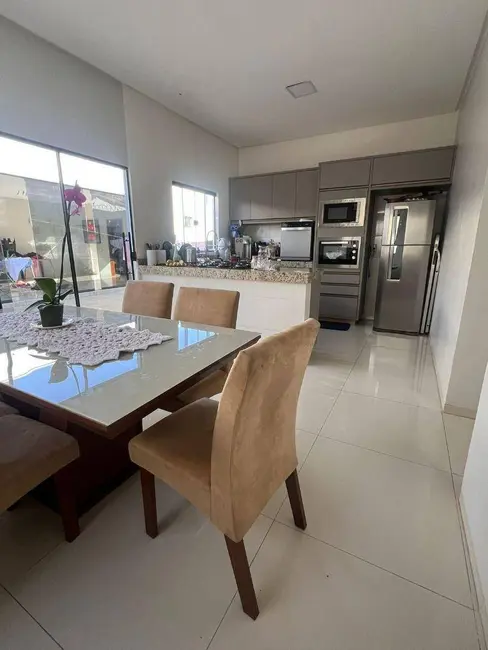 Foto 2 de Casa com 3 quartos à venda, 300m2 em Residencial Flamboyant, Anapolis - GO