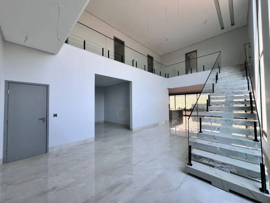 Sobrado com 4 quartos à venda, 457m2 em Anapolis - GO - imagem 2 Foto 2 de Sobrado com 4 quartos à venda, 457m2 em Anapolis - GO