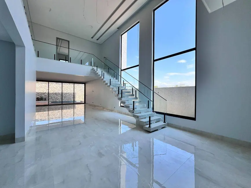 Sobrado com 4 quartos à venda, 457m2 em Anapolis - GO - imagem 3 Foto 3 de Sobrado com 4 quartos à venda, 457m2 em Anapolis - GO