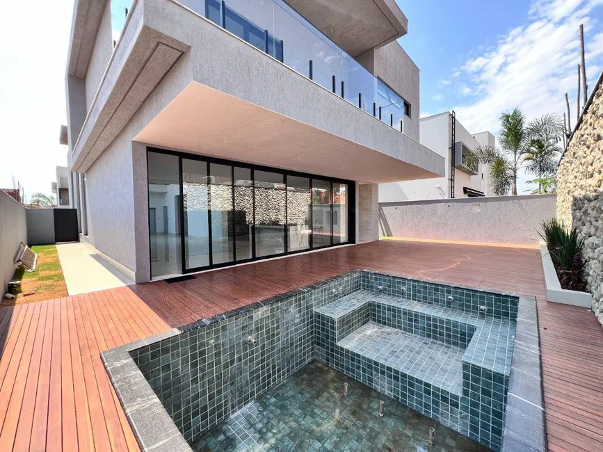 Sobrado com 4 quartos à venda, 457m2 em Anapolis - GO - imagem 1 Foto 1 de Sobrado com 4 quartos à venda, 457m2 em Anapolis - GO