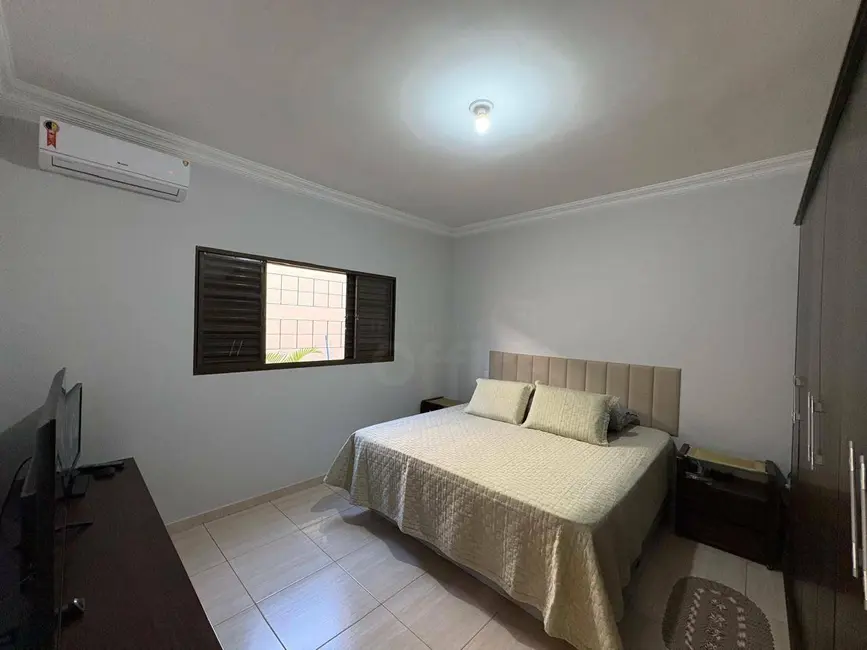 Foto 3 de Casa com 3 quartos à venda, 300m2 em Jibran El Hadj, Anapolis - GO