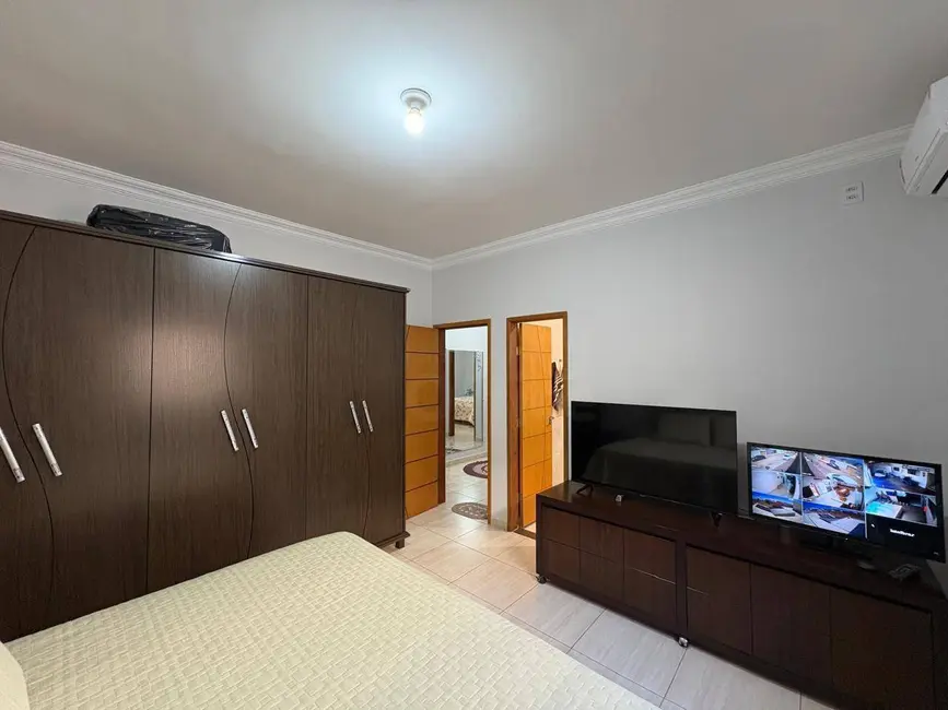 Foto 2 de Casa com 3 quartos à venda, 300m2 em Jibran El Hadj, Anapolis - GO