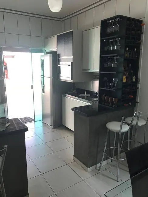 Sobrado com 3 quartos à venda, 450m2 em Nova Vila Jaiara, Anapolis - GO - imagem 8 Foto 8 de Sobrado com 3 quartos à venda, 450m2 em Nova Vila Jaiara, Anapolis - GO
