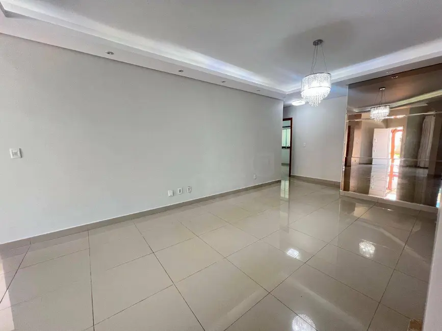 Sobrado com 4 quartos à venda, 200m2 em Conjunto IAPC, Anapolis - GO - imagem 8 Foto 8 de Sobrado com 4 quartos à venda, 200m2 em Conjunto IAPC, Anapolis - GO