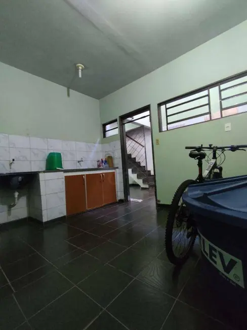 Sobrado com 3 quartos à venda, 200m2 em Maracanã, Anapolis - GO - imagem 4 Foto 4 de Sobrado com 3 quartos à venda, 200m2 em Maracanã, Anapolis - GO