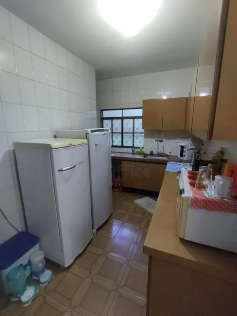 Sobrado com 3 quartos à venda, 200m2 em Maracanã, Anapolis - GO - imagem 6 Foto 6 de Sobrado com 3 quartos à venda, 200m2 em Maracanã, Anapolis - GO