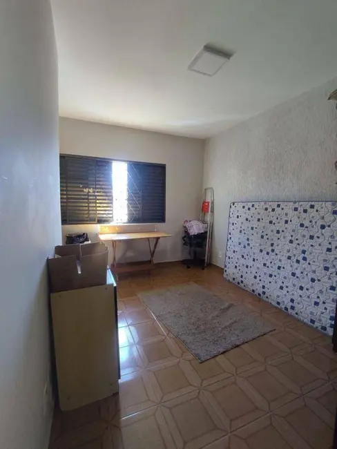 Sobrado com 3 quartos à venda, 200m2 em Maracanã, Anapolis - GO - imagem 7 Foto 7 de Sobrado com 3 quartos à venda, 200m2 em Maracanã, Anapolis - GO