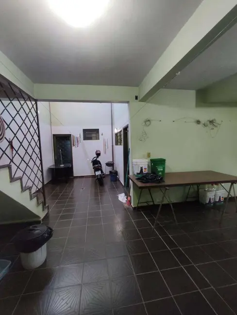 Sobrado com 3 quartos à venda, 200m2 em Maracanã, Anapolis - GO - imagem 3 Foto 3 de Sobrado com 3 quartos à venda, 200m2 em Maracanã, Anapolis - GO