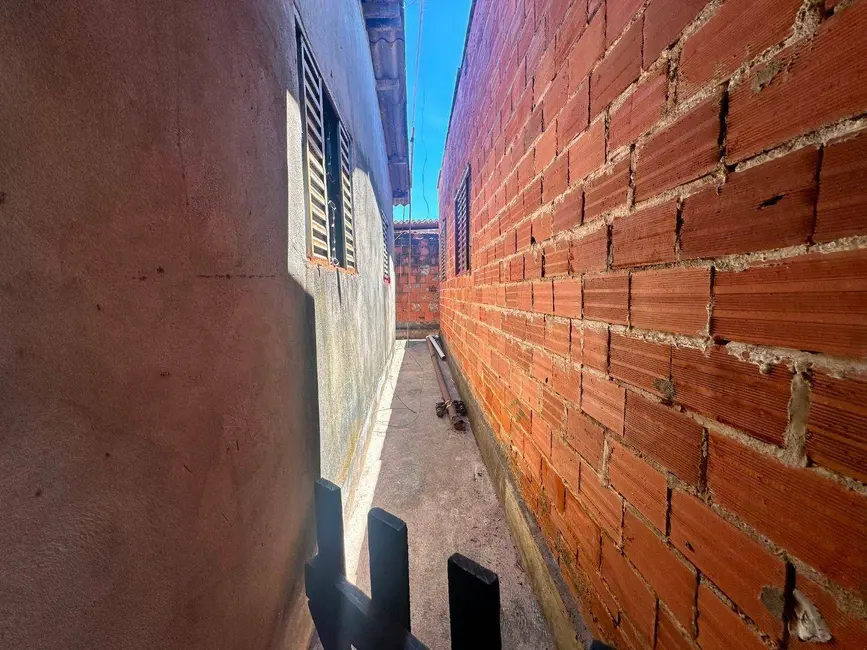 Foto 2 de Casa com 6 quartos à venda, 300m2 em Loteamento Guanabara, Anapolis - GO