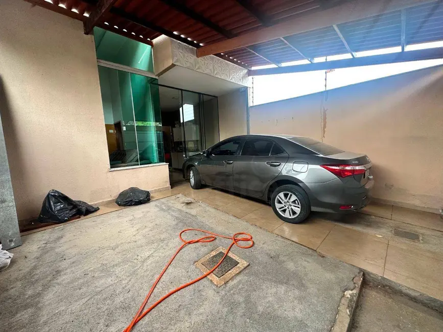 Casa com 3 quartos à venda, 150m2 em Residencial Flor do Cerrado, Anapolis - GO - imagem 2 Foto 2 de Casa com 3 quartos à venda, 150m2 em Residencial Flor do Cerrado, Anapolis - GO