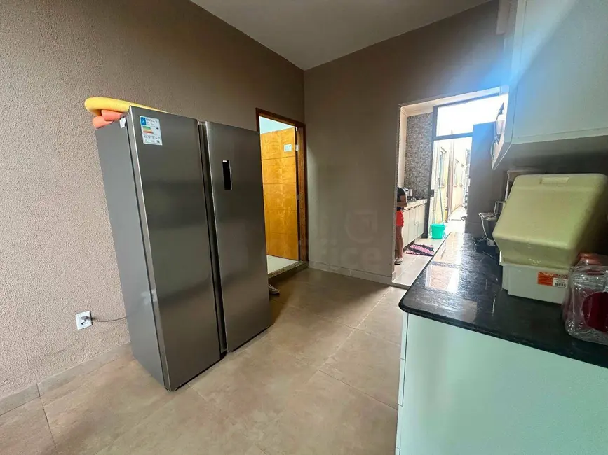 Casa com 3 quartos à venda, 150m2 em Residencial Flor do Cerrado, Anapolis - GO - imagem 3 Foto 3 de Casa com 3 quartos à venda, 150m2 em Residencial Flor do Cerrado, Anapolis - GO