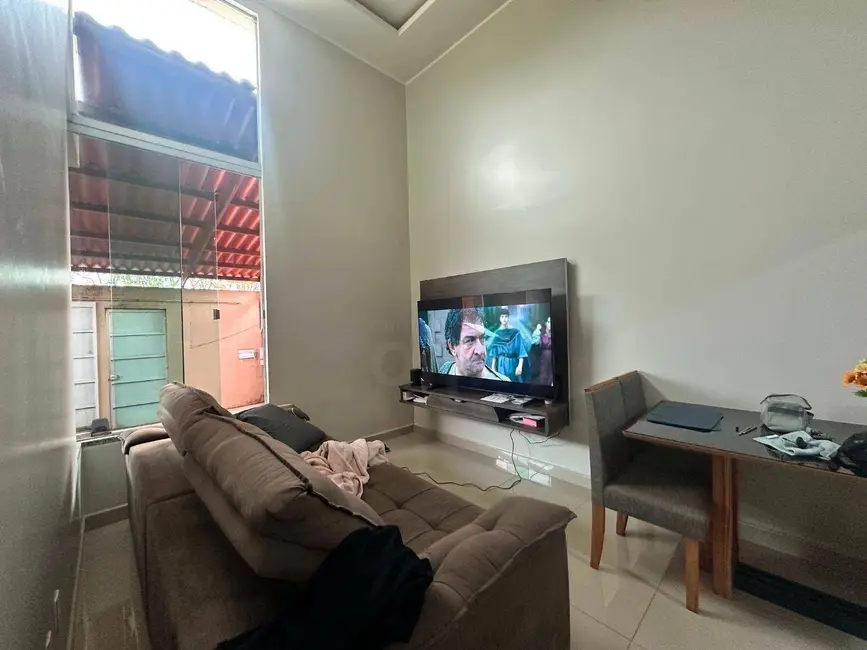 Casa com 3 quartos à venda, 150m2 em Residencial Flor do Cerrado, Anapolis - GO - imagem 4 Foto 4 de Casa com 3 quartos à venda, 150m2 em Residencial Flor do Cerrado, Anapolis - GO