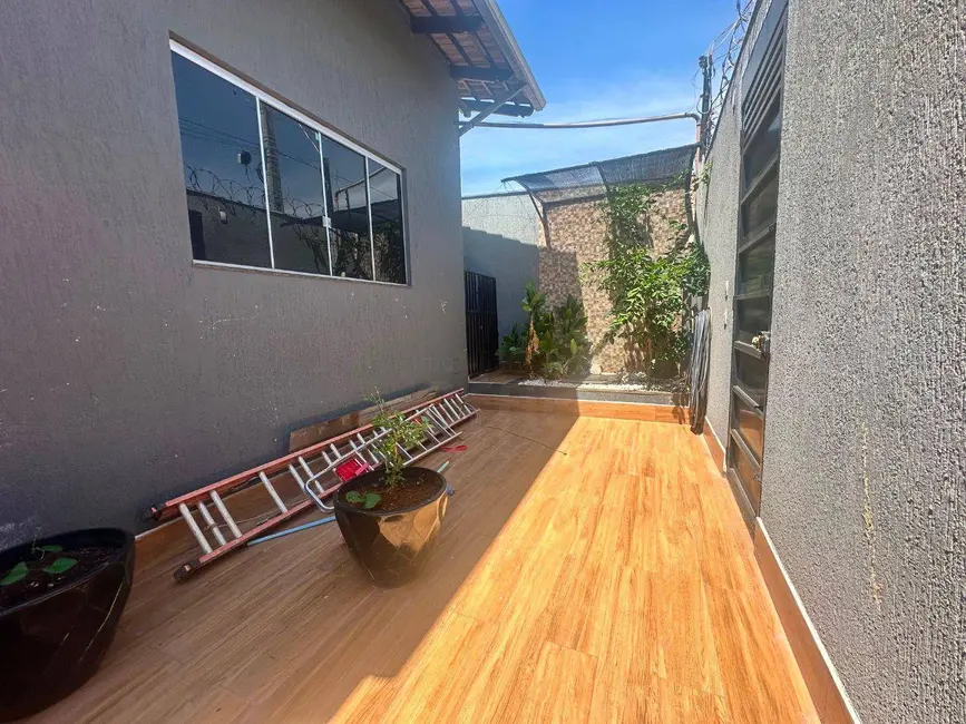 Foto 2 de Casa com 3 quartos à venda, 300m2 em Residencial Flor do Cerrado, Anapolis - GO