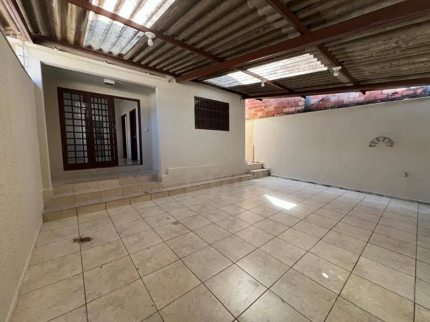 Foto 2 de Casa com 3 quartos à venda, 420m2 em Maracanã, Anapolis - GO