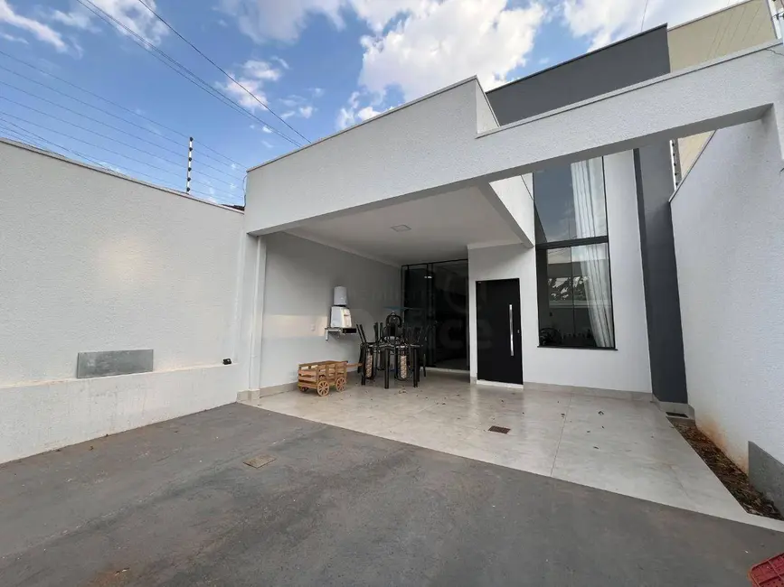 Casa com 3 quartos à venda, 150m2 em Setor Lago dos Buritis, Anapolis - GO - imagem 1 Foto 1 de Casa com 3 quartos à venda, 150m2 em Setor Lago dos Buritis, Anapolis - GO