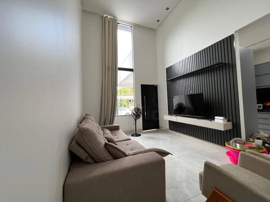 Casa com 3 quartos à venda, 150m2 em Setor Lago dos Buritis, Anapolis - GO - imagem 2 Foto 2 de Casa com 3 quartos à venda, 150m2 em Setor Lago dos Buritis, Anapolis - GO