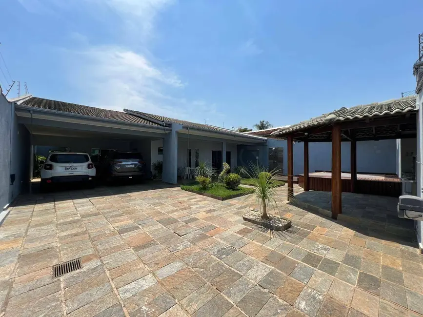 Foto 1 de Casa com 4 quartos para alugar, 500m2 em Jundiaí, Anapolis - GO