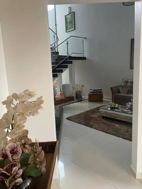 Sobrado com 3 quartos à venda, 300m2 em Vila Santa Isabel, Anapolis - GO - imagem 6 Foto 6 de Sobrado com 3 quartos à venda, 300m2 em Vila Santa Isabel, Anapolis - GO
