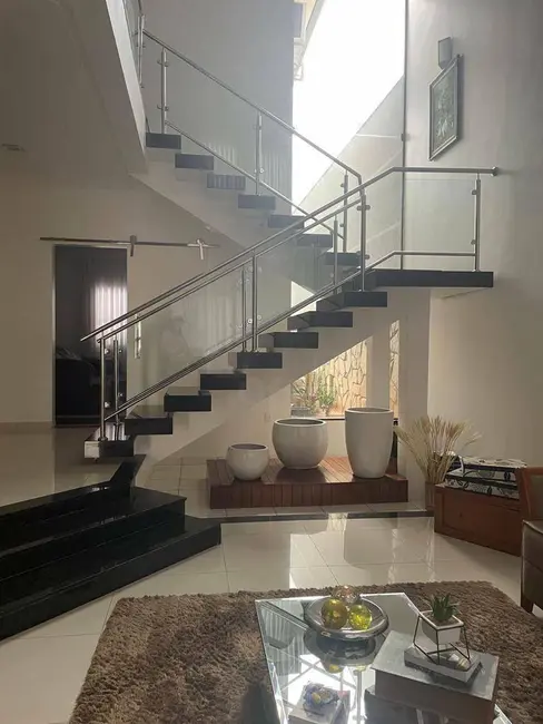 Sobrado com 3 quartos à venda, 300m2 em Vila Santa Isabel, Anapolis - GO - imagem 1 Foto 1 de Sobrado com 3 quartos à venda, 300m2 em Vila Santa Isabel, Anapolis - GO