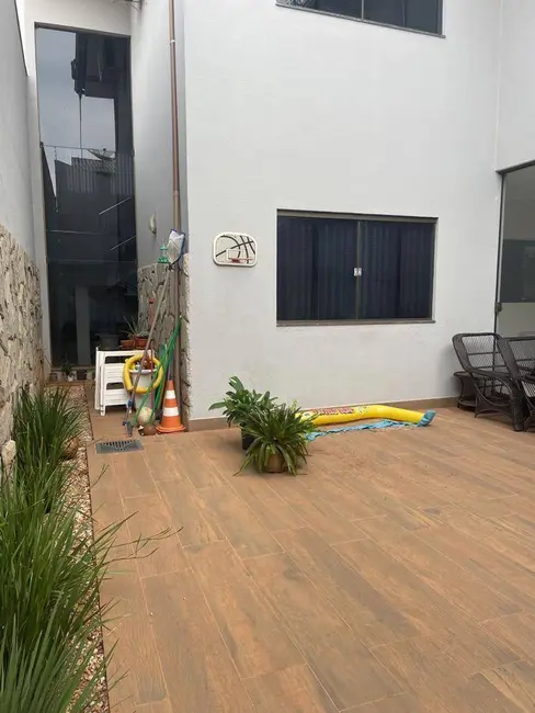 Sobrado com 3 quartos à venda, 300m2 em Vila Santa Isabel, Anapolis - GO - imagem 8 Foto 8 de Sobrado com 3 quartos à venda, 300m2 em Vila Santa Isabel, Anapolis - GO