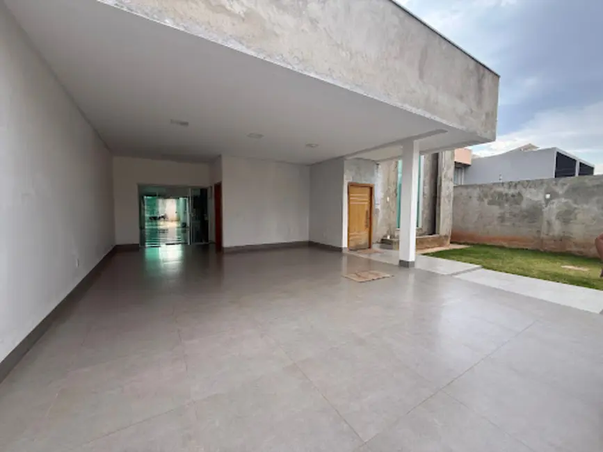 Casa com 3 quartos à venda, 376m2 em Anapolis - GO - imagem 2 Foto 2 de Casa com 3 quartos à venda, 376m2 em Anapolis - GO